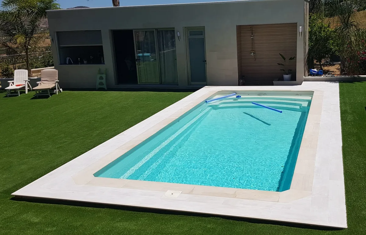 Piscinas de Poliéster Piscinas de Poliéster